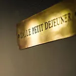 Le Chatelet מלון 3*