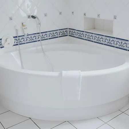 Le Chatelet Hotel